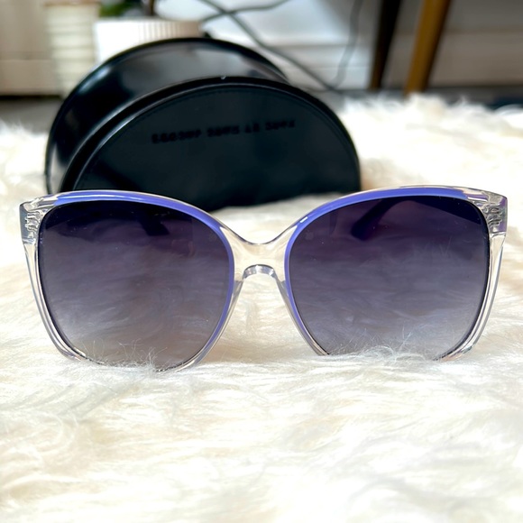 Summer sunnies, perfect for the beach! - Picture 1 of 4